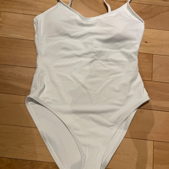 Andie The Amalfi One Piece - Picture 3 of 7